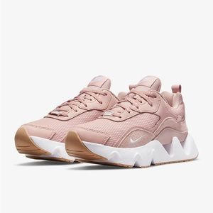 Women’s Nike RYZ 365 II Sneakers size 7.5 US NWT light pink and white